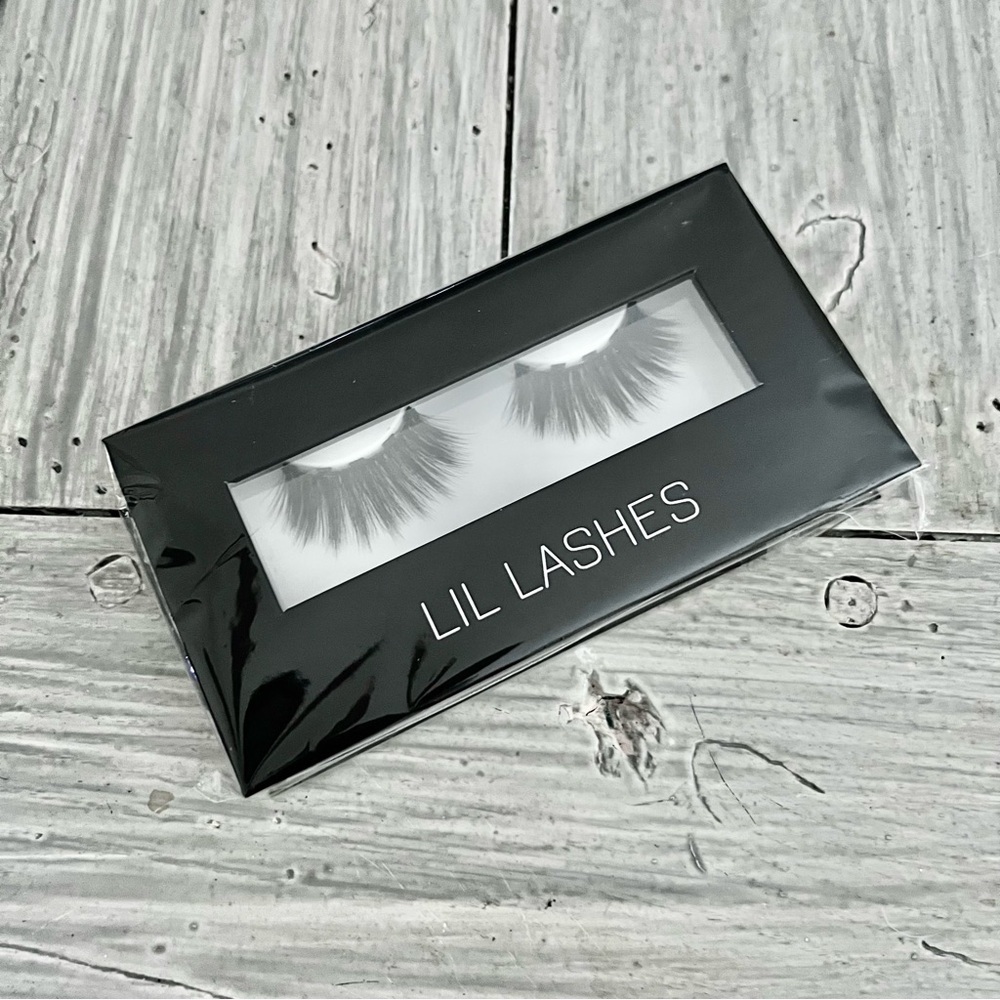 Luxurious Lil Pretty Black False Magnetic Eyelashes- Multi Use